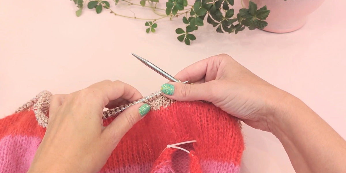 Undgå hak i striben når du strikker rundt på en rundpind